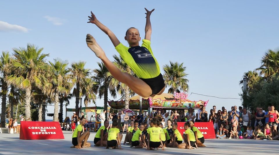 ExhibiciÃ³n del Club Gimnasia RÃ­tmica «Jennifer Colino» de Torrevieja
