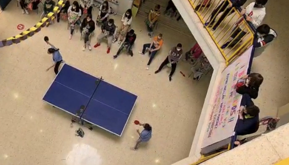 (Español) Taller-exhibición de tenis de mesa en  el CEIP Salvador Ruso