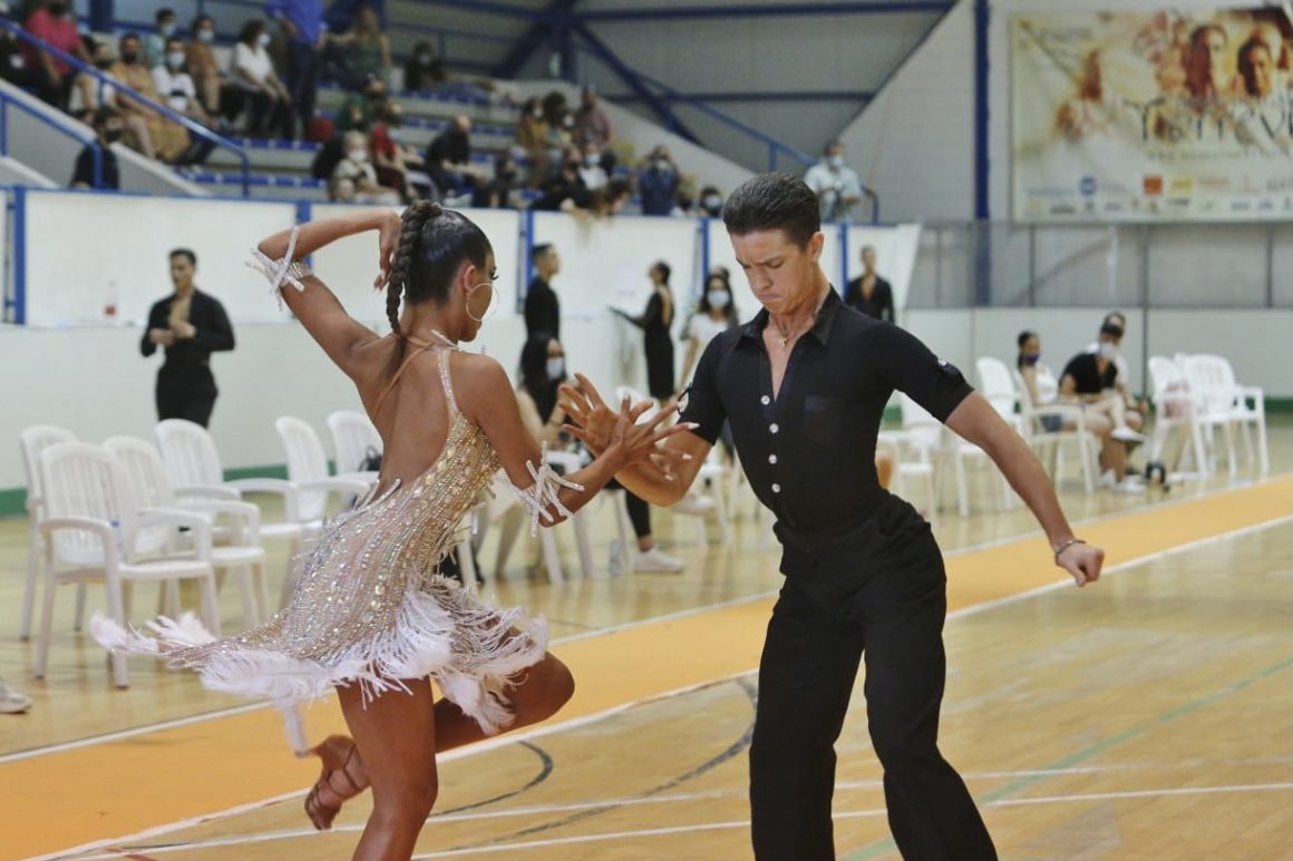 (Español) 💃🕺Ayer disfrutamos de un espectáculo impresionante en el “Cecilio Gallego” gracias I Trofeo de baile deportivo “Ciudad de Torrevieja”.