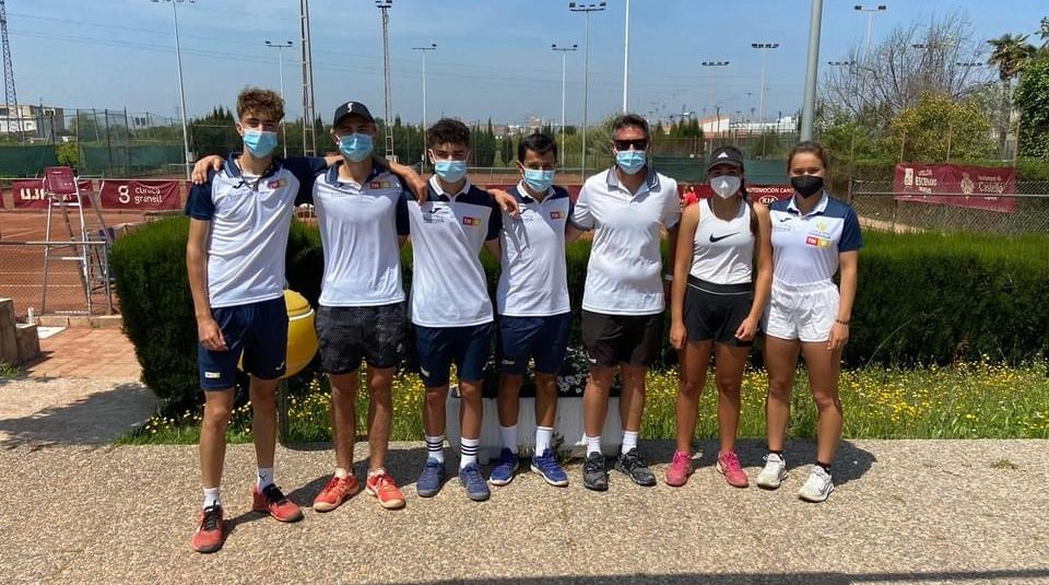 (Español) El Equipo Cadete del Club de Tenis Torrevieja obtuvo el  tercer puesto en el