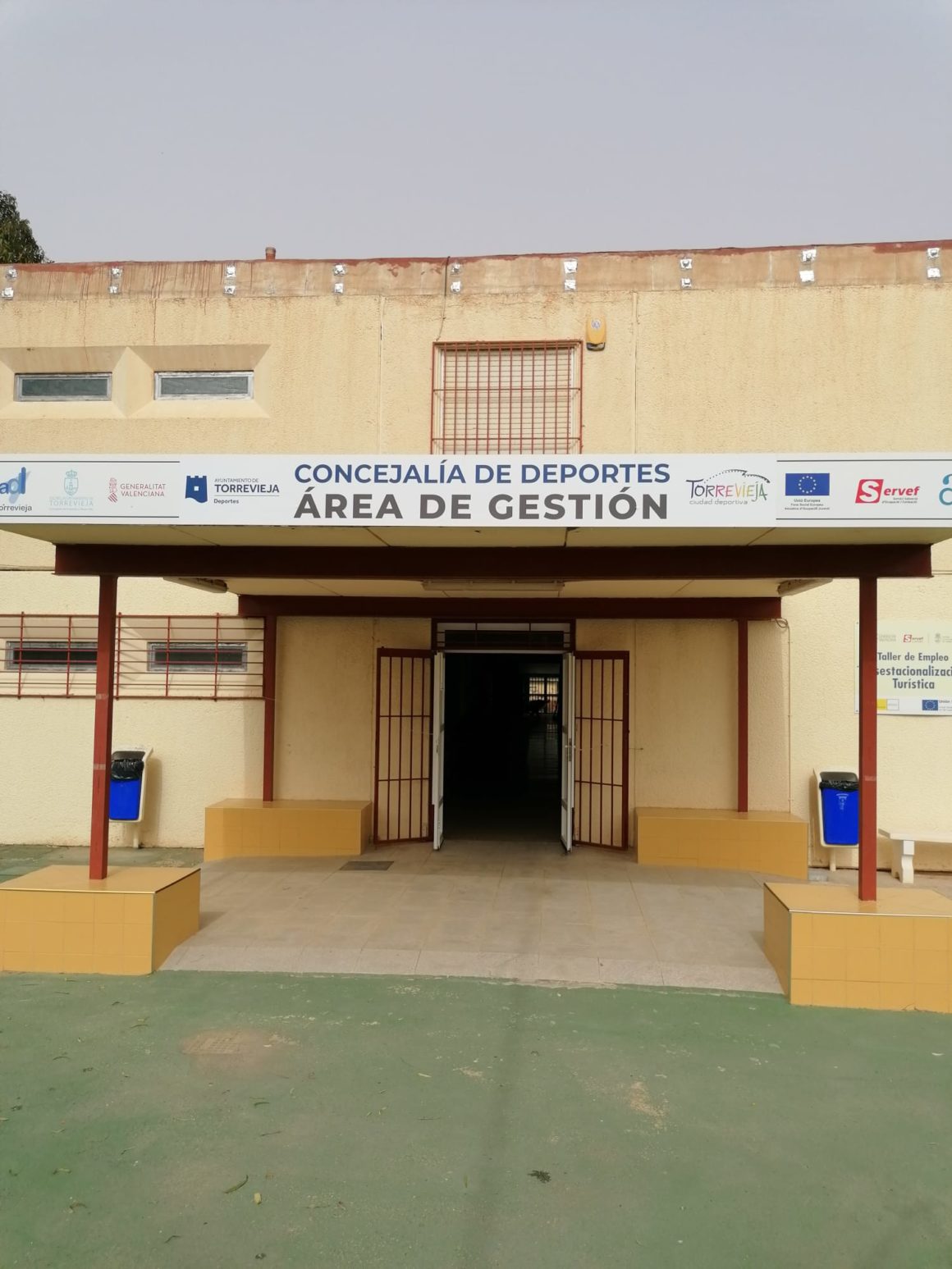 (Español) Nuevas dependecias por obras: 🔹Administración e Inscripciones: Pabellón Cecilio Gallego (Av. Monge y Bielsa sin número)   🔹 Área de Gestión: Junto a la Escuela Oficial de Idiomas