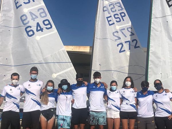 (Español) TRES REGATISTAS DEL REAL CLUB NÁUTICO TORREVIEJA SUBEN AL PÓDIUM, EN EL CAMPEONATO DE ESPAÑA DE LA CLASE EUROPA