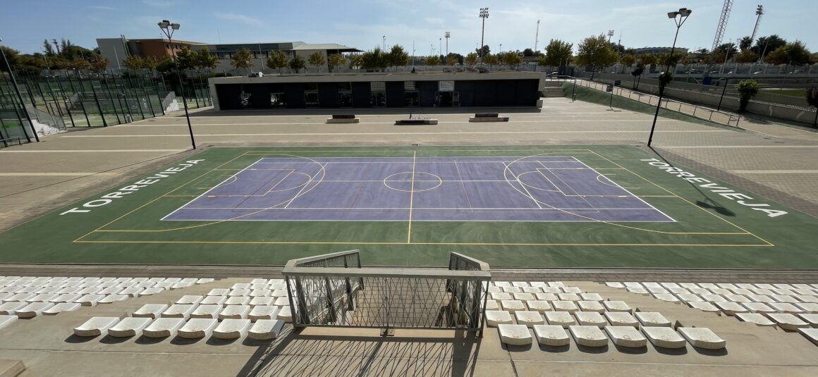 (Español) 🎾La pista central de la Zona de Raquetas se convierte en Polivalente