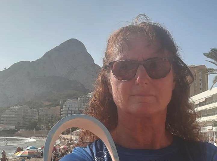 (Español) Vicky Connolly gana medalla de plata en la Travesía a Nado Peñón de Ifach