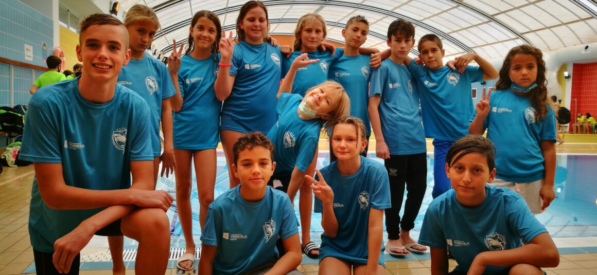 (Español) BUENOS RESULTADOS PARA LOS NADADORES DEL CLUB DE NATACIÓN ALFA TORREVIEJA EN LOS JOCS ESPORTIUS, EN PILAR DE LA HORADADA