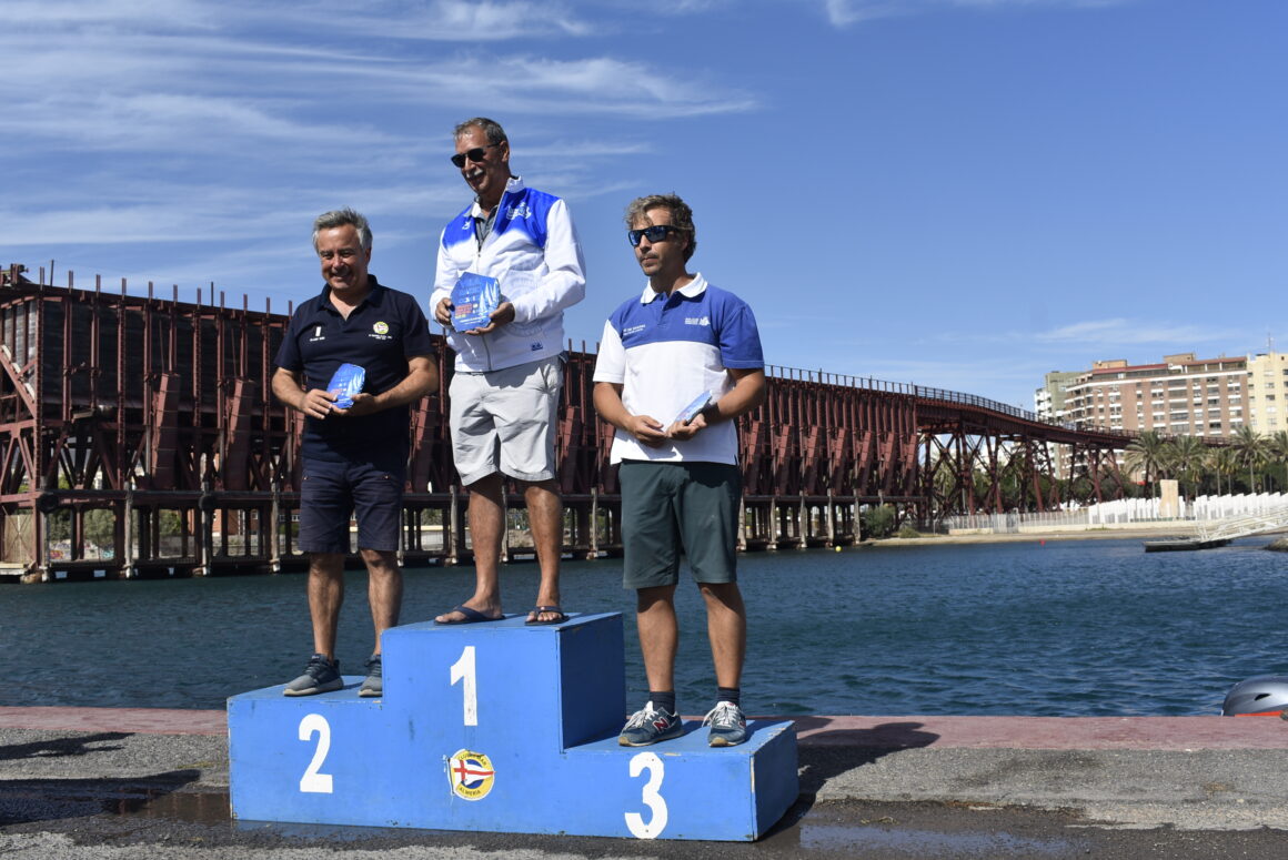 (Español) ⛵️GUILLERMO BELTRÍ CAMPEÓN DE ESPAÑA Y JUAN FCO. CHUMILLA BRONCE EN VELA RADIO CONTROL CLASE IOM EN ALMERÍA