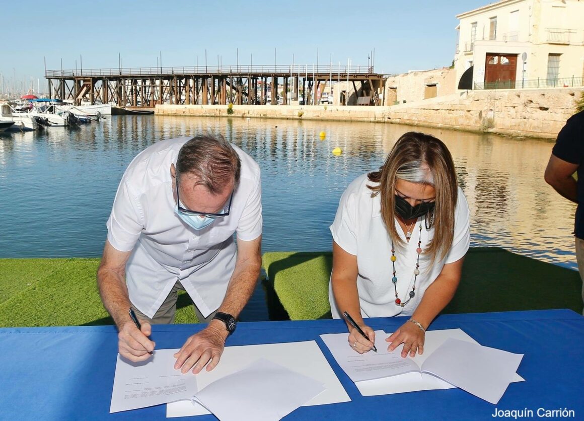 (Español) EL REAL CLUB NÁUTICO TORREVIEJA Y EL COLEGIO DE EDUCACIÓN ESPECIAL ALPE FIRMAN UN CONVENIO DE COLABORACIÓN PARA EL DEPORTE NÁUTICO INCLUSIVO