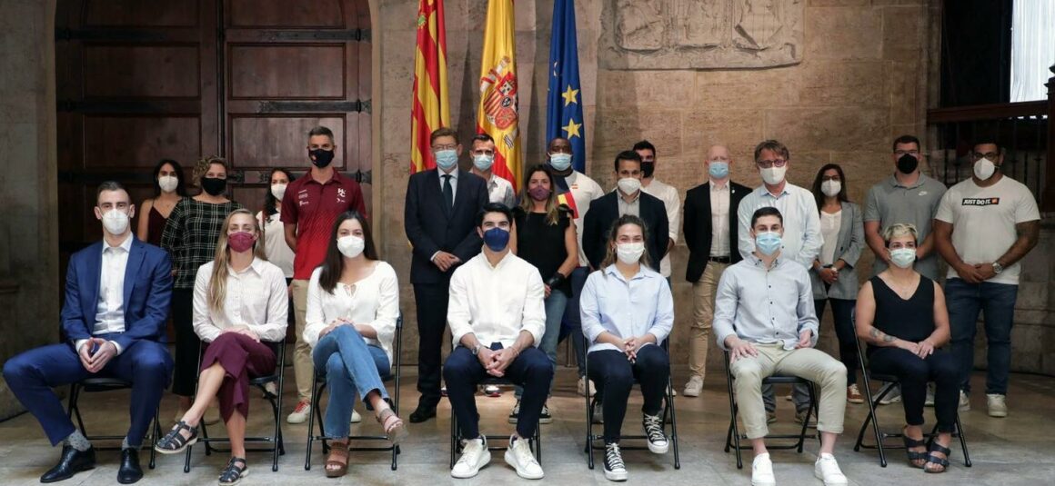 (Español) XIMO PUIG RECIBE A LOS DEPORTISTAS OLÍMPICOS DE LA COMUNIDAD VALENCIANA, EN EL PALAU DE LA GENERALITAT