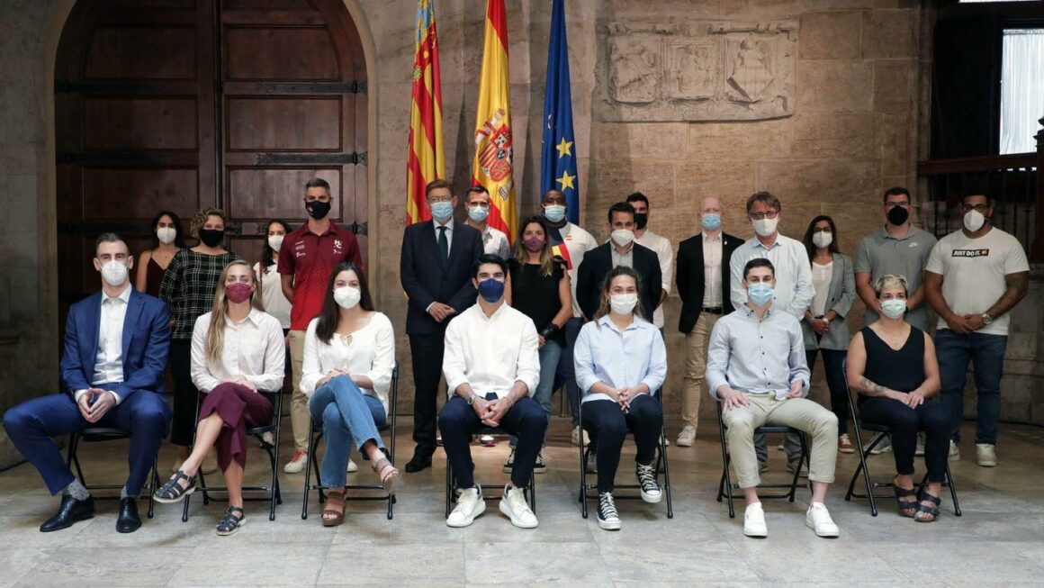 (Español) XIMO PUIG RECIBE A LOS DEPORTISTAS OLÍMPICOS DE LA COMUNIDAD VALENCIANA, EN EL PALAU DE LA GENERALITAT