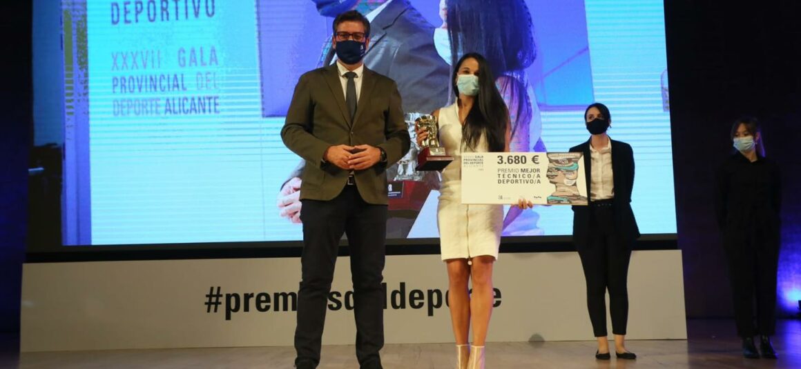 (Español) Jennifer Colino recibe el premio a Mejor Técnico de la Provincia