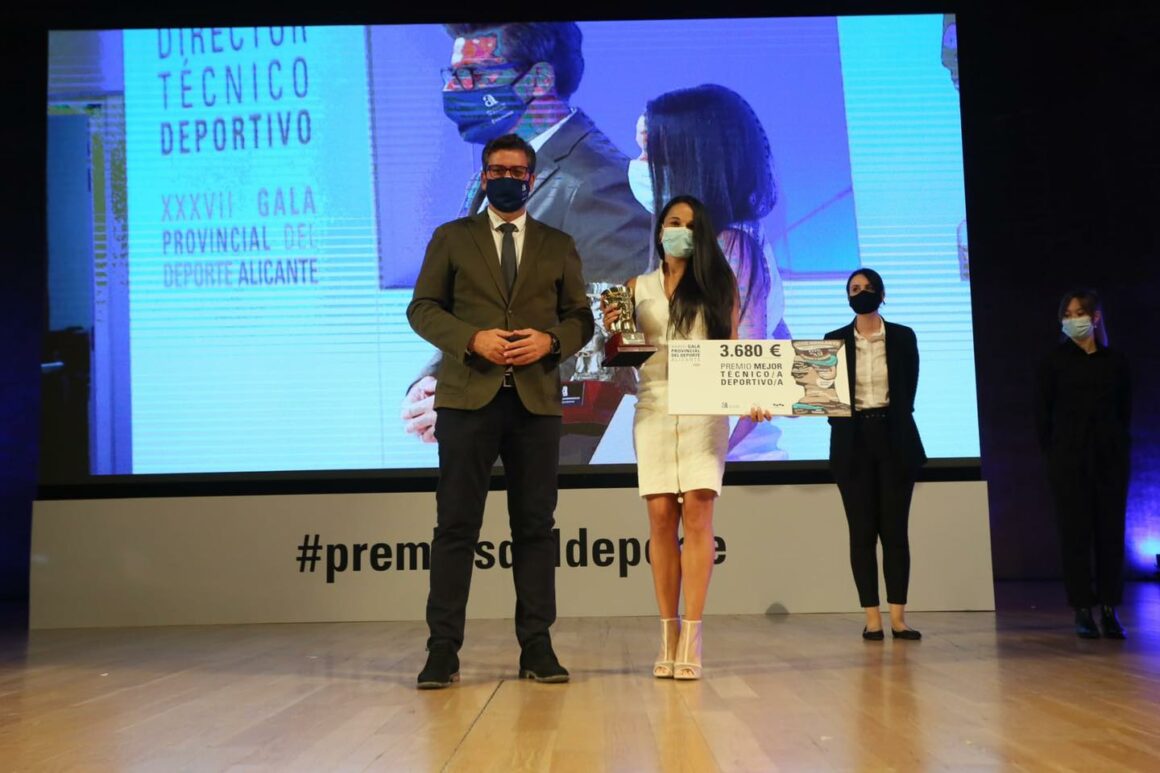 (Español) Jennifer Colino recibe el premio a Mejor Técnico de la Provincia
