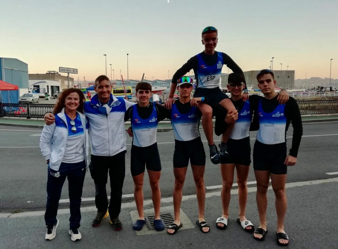 (Español) REMEROS DEL RCNT QUEDAN PRIMEROS EN C4X CADETE MASCULINO Y VETERANA FENENINA, EN EL GRAN PREMIO DE REMO DE MAR LIGA NACIONAL.