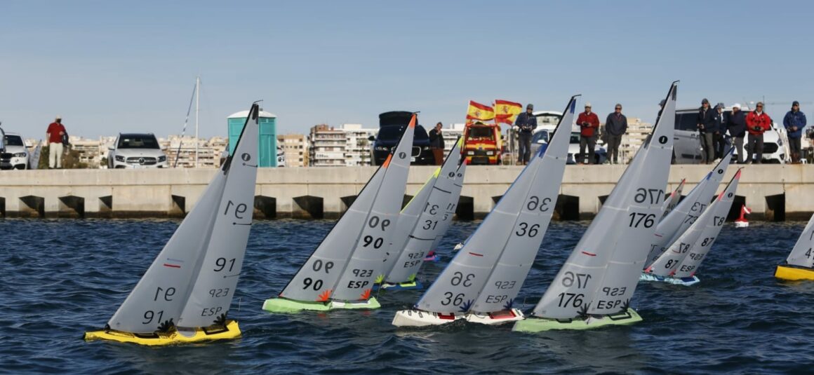 (Español) ORO PARA GUILLERMO BELTRI Y PLATA PARA JUAN FRANCISCO CHUMILLA, EN LA COPA DE ESPAÑA DE VELA DE RADIO CONTROL IOM