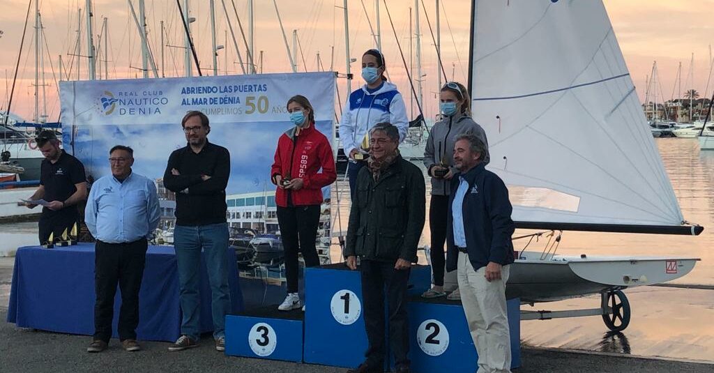 (Español) MARI CARMEN FERNÁNDEZ, ORO EN FEMENINA ABSOLUTA EN VELA CLASE EUROPA, EN LA REGATA CLASIFICATORIA NACIONAL DE DÉNIA.