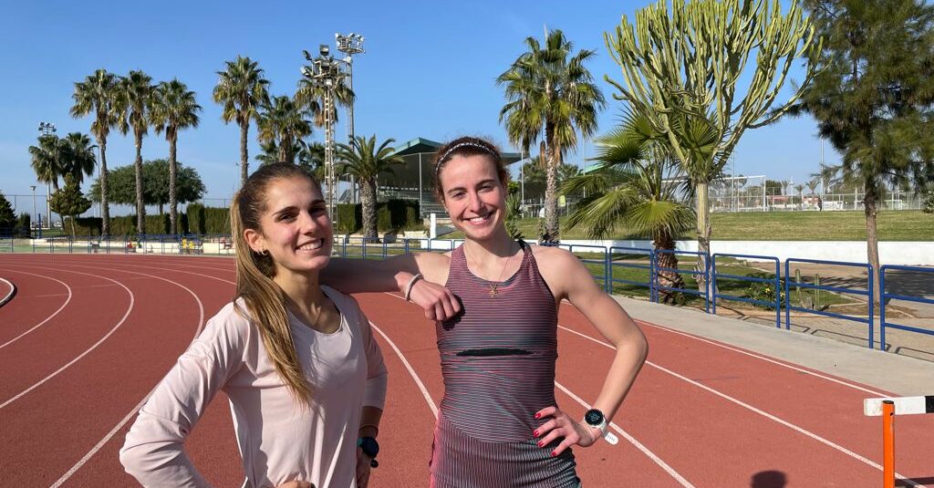 (Español) Las atletas Marta García y Lorena Martín se entrenan en nuestra Ciudad Deportiva