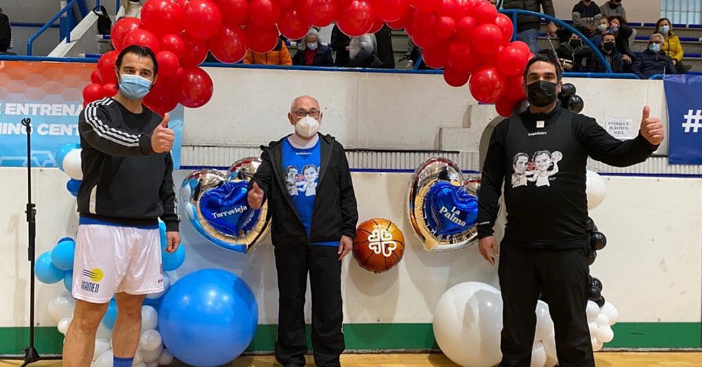 (Español) EL PARTIDO SOLIDARIO AMIGOS DEL CURA VS AMIGOS DEL ALCALDE RECAUDA 4.555 EUROS PARA LA PALMA