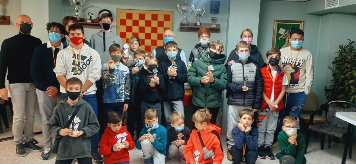 (Español) RESULTADOS DEL I TORNEO JUVENIL DE AJEDREZ TORREVIEJA