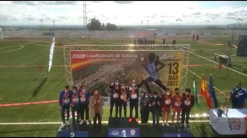 (Español) ATLETAS DEL CA PUERTO TORREVIEJA SE PROCLAMAN CAMPEONES DE ESPAÑA CROSS MÁSTER