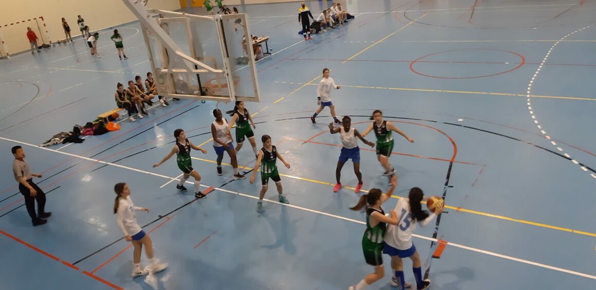 (Español) EL EQUIPO INFANTIL FEMENINO DE LA EDM DE BALONCESTO GANA AL CB ILICITANO POR 24-52