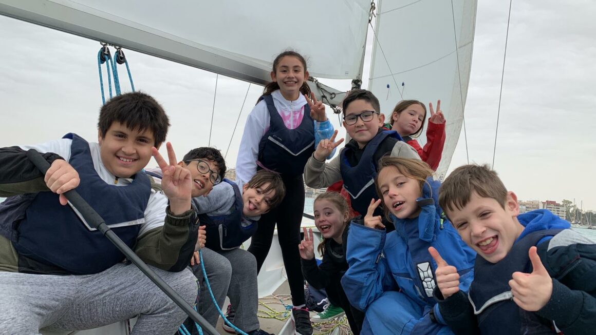 (Español) ⛵️TODOS LOS NIÑOS Y NIÑAS DE 4º PRIMARIA YA NAVEGAN CON EL PROGRAMA “EL COLE EN EL MAR”