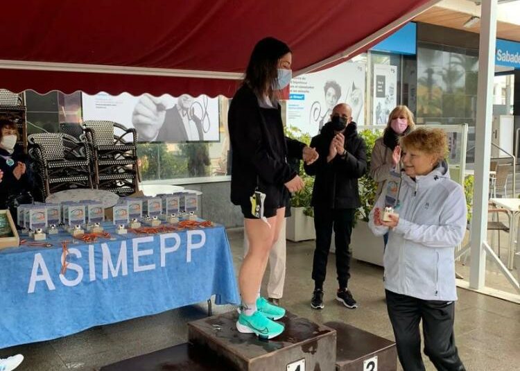 (Español) PAOLA MÁRQUEZ CONSIGUE EL PRIMER PUESTO EN LA V MARCHA Y CARRERA SOLIDARIA DE ASIMEPP