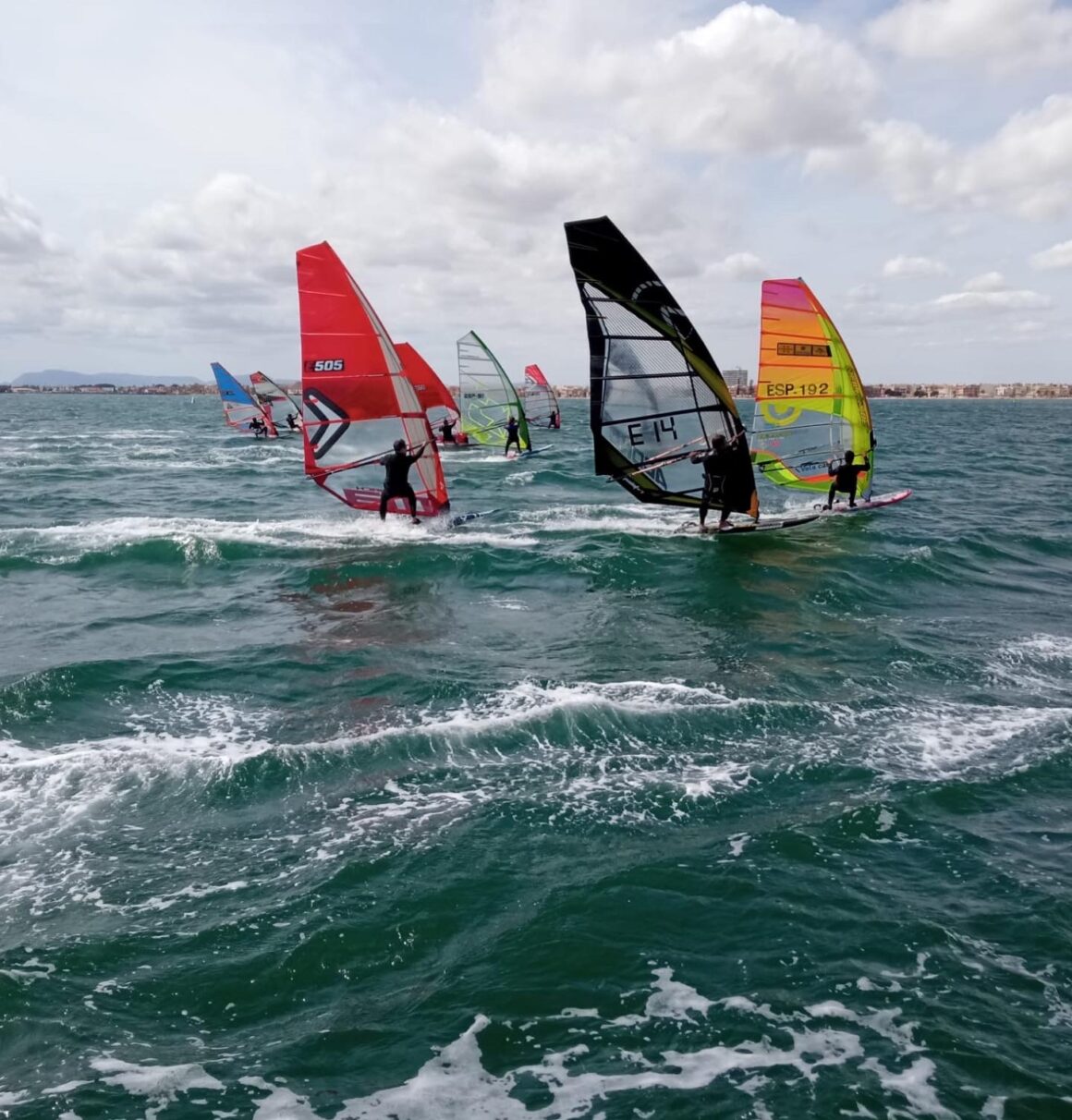 (Español) 🥈ILYA STEPANOV SUBCAMPEÓN JUVENIL Y 7°ABSOLUTO DE LA 1ª ETAPA DEL CAMPEONATO DE ESPAÑA FUNBOARD AEF