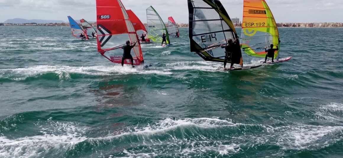 (Español) 🥈ILYA STEPANOV SUBCAMPEÓN JUVENIL Y 7°ABSOLUTO DE LA 1ª ETAPA DEL CAMPEONATO DE ESPAÑA FUNBOARD AEF