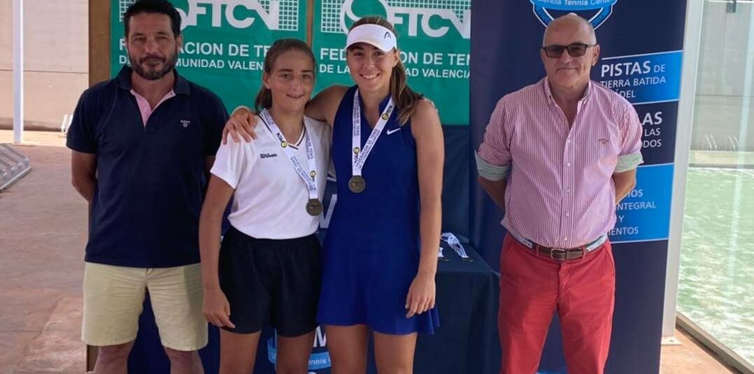(Español) 🏆Charo Esquiva campeona de CV en infantil individual y doble.👏🏻