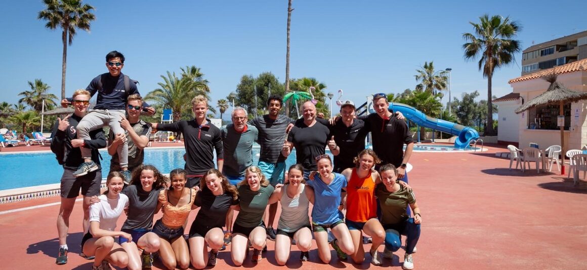 (Español) 🏃‍♀️El ATLETICS CLUB ALTIS de los Paises Bajos eligen Torrevieja para preparar su Campeonato Nacional.