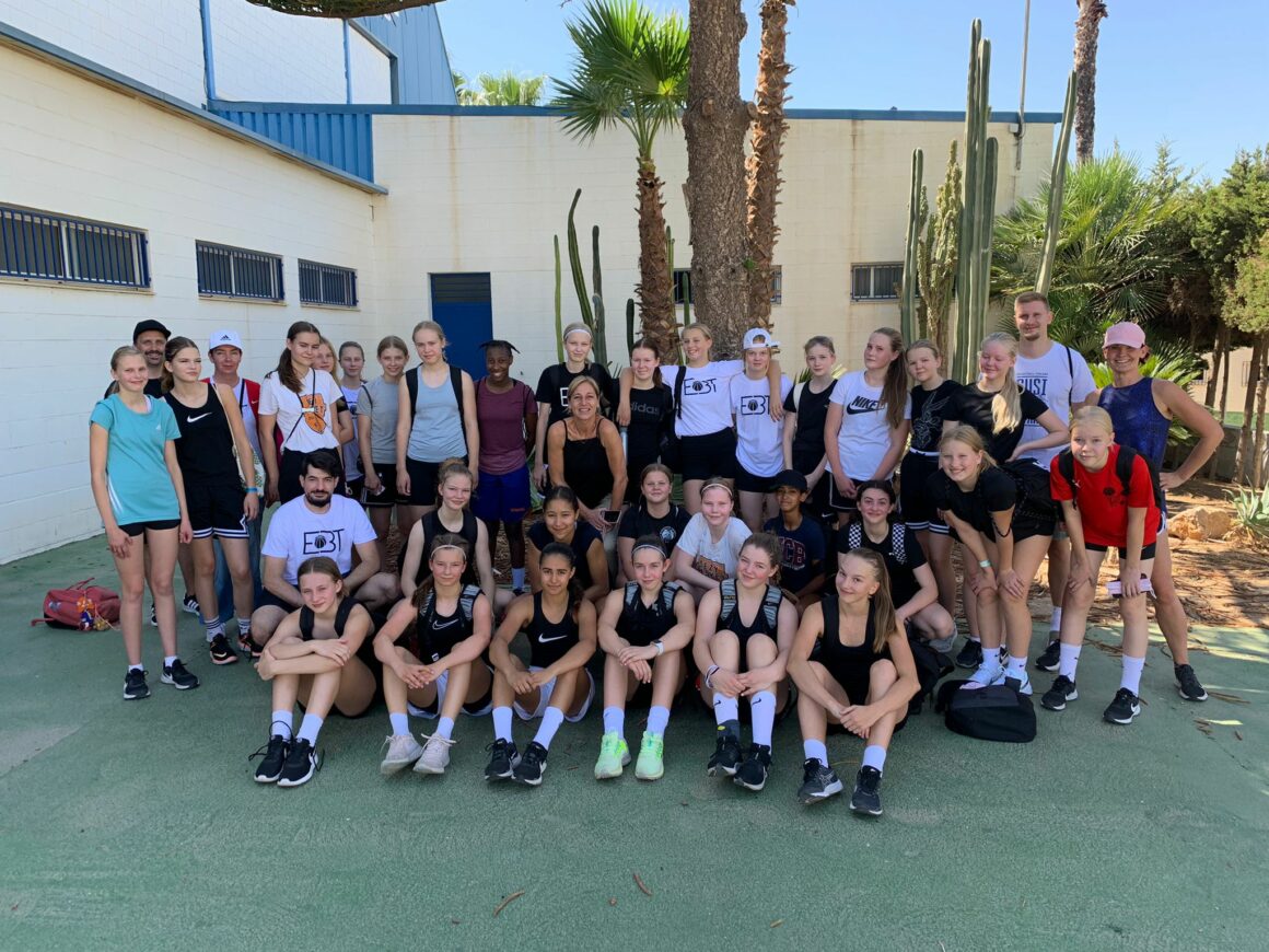 (Español) El Club de Baloncesto EBT de Finlandia elige Torrevieja para su concentración deportiva.🏀