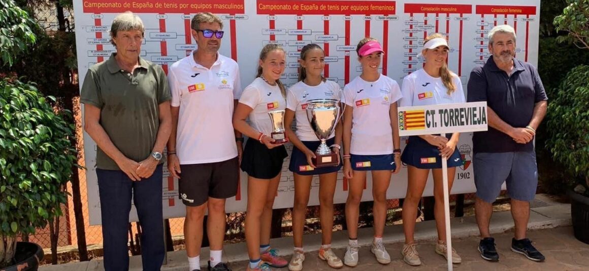 El equipo infantil femenino del Club de Tenis Torrevieja se ha proclamado Campeón de España