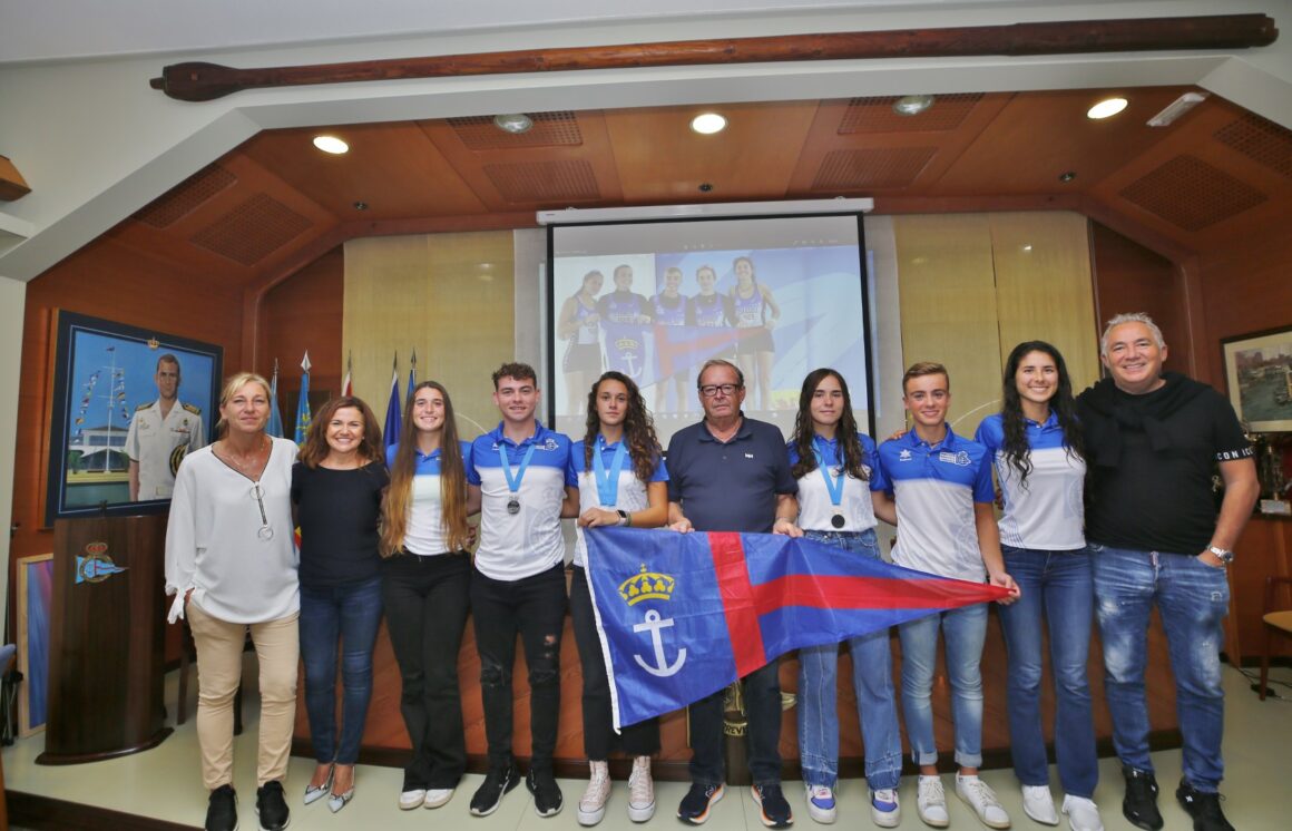 (Español) 🌏Recibimiento a los Campeones del Mundo de remo de mar Beach Sprint