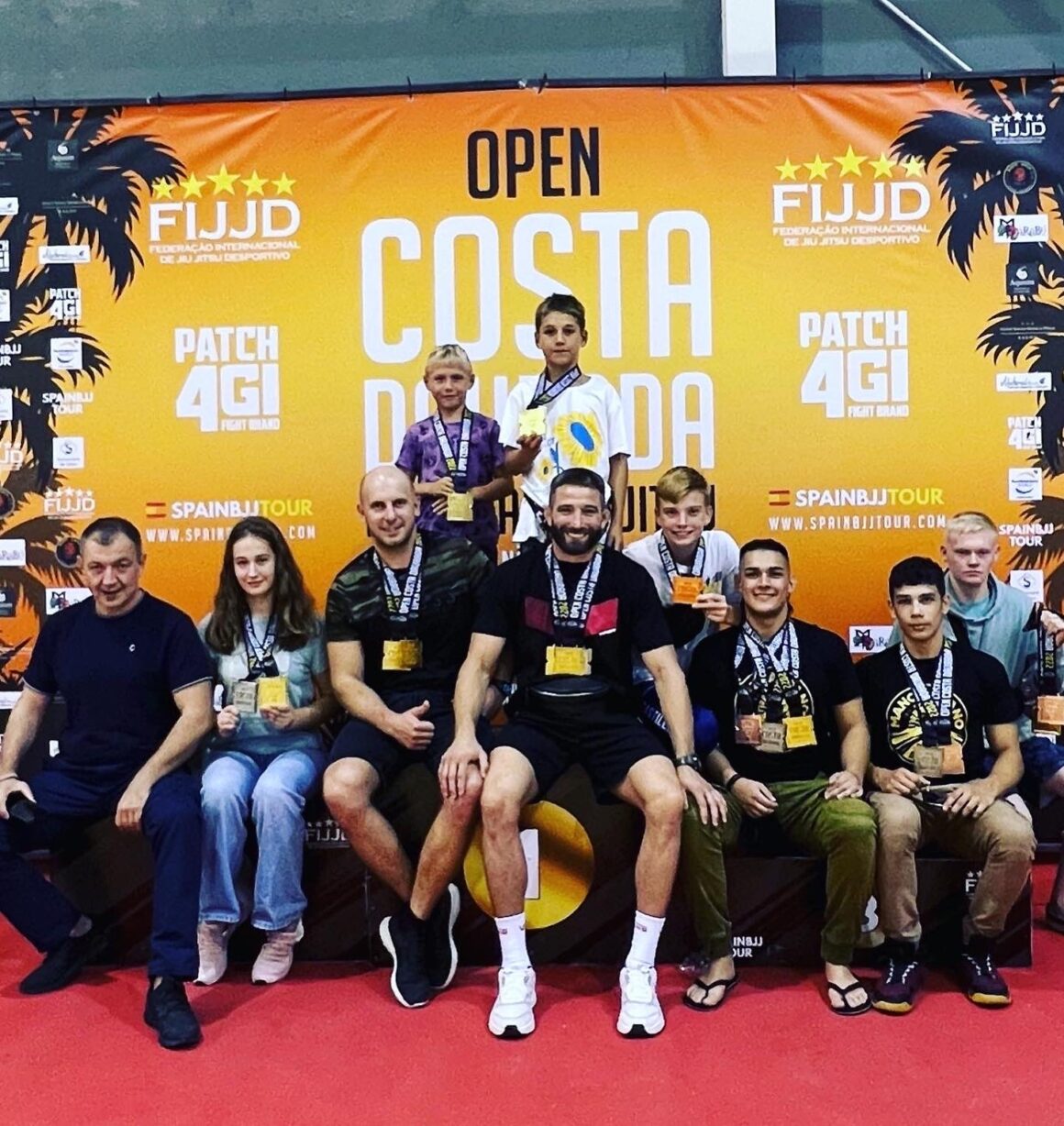 (Español) 🥉11 medallas para club de lucha MANO A MANO de Torrevieja en el OPEN COSTA DAURADA!