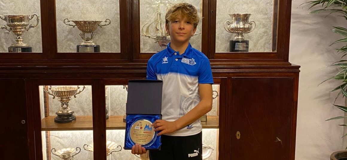 (Español) ⛵️JUAN FRANCISCO CHUMILLA CAMPEÓN🥇 SUB 13 Y 7º EN LA GENERAL EN EL MEETING INTERNACIONAL CIUDAD DE VIGO DE OPTIMIST
