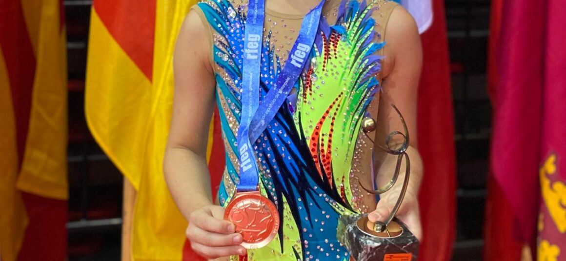 (Español) 🤸🏻‍♂️ANNA STIAZHKOVA DEL CGR TORREVIEJA TERCERA DE ESPAÑA 🥉
