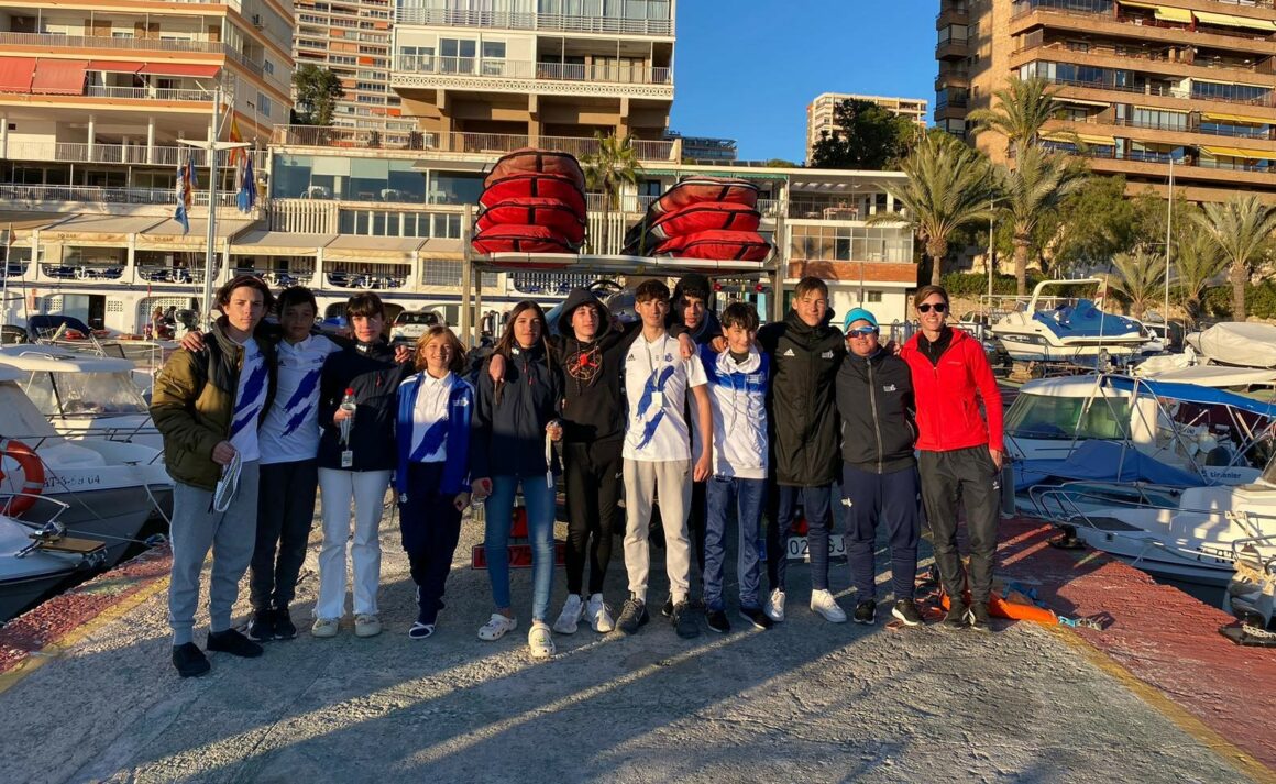 (Español) 🏄‍♂️EL EQUIPO DE WINDSURF CONSIGUE DOS 🥇🥇OROS, UNA 🥈PLATA Y TRES 🥉🥉🥉BRONCES EN LA CUARTA PRUEBA AUTONÓMICA CELEBRADA EN ALICANTE COSTA BLANCA