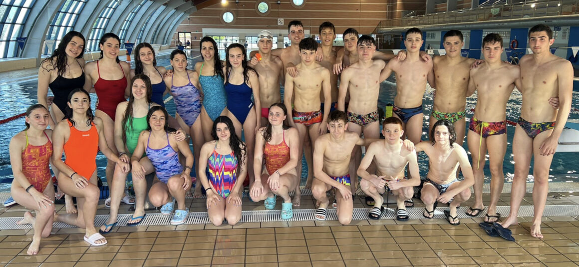 (Español) 🏊‍♀️ La selección de natación de la Región de Murcia está entrenando en la piscina municipal durante esta semana preparando el próximo Campeonato de España.