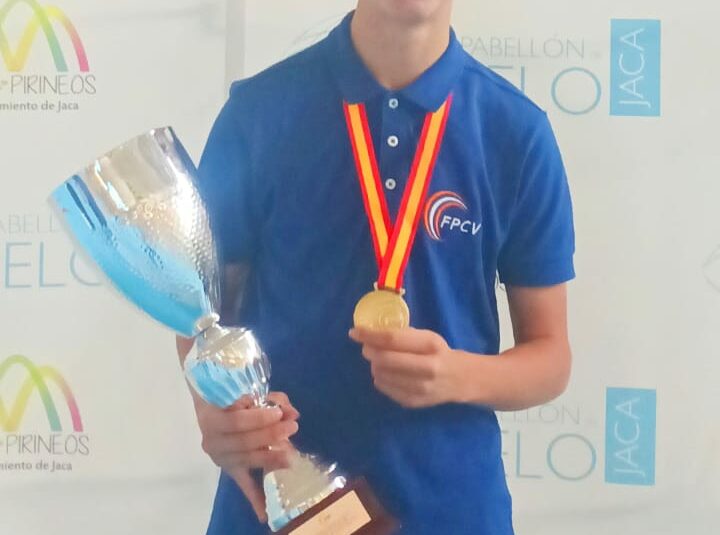 (Español) 🏒El torrevejense Nehuen Solla 🏆🇪🇸 Campeón de España con la selección valenciana de hockey!!!