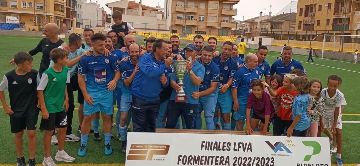 ⚽️El Torrevieja CF Veteranos 🏆Campeones de la Copa de fútbol de Alicante!!👏🏻👏🏻👏🏻