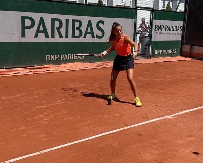 (Español) 🎾 La tenista Charo Esquiva del Club de tenis Torrevieja debuta en Roland Garros junior!!👏🏻👏🏻