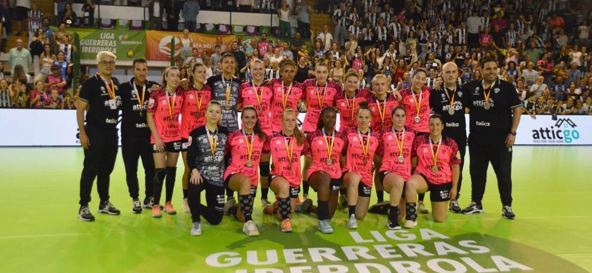 (Español) Paola Bernabé y Lisa Oppedal del club Atticgo Elche, se proclaman subcampeonas de la Liga Guerreras Iberdrola de Balonmano.