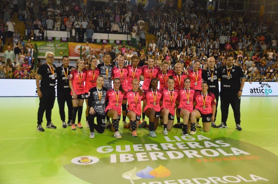 (Español) Paola Bernabé y Lisa Oppedal del club Atticgo Elche, se proclaman subcampeonas de la Liga Guerreras Iberdrola de Balonmano.
