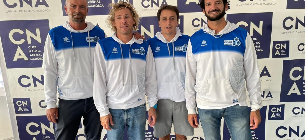 (Español) EL REAL CLUB NÁUTICO TORREVIEJA PRIMER PUESTO DE LA CLASIFICACIÓN A MITAD DE LA LIGA ESPAÑOLA DE VELA DE CLUBES NÁUTICOS