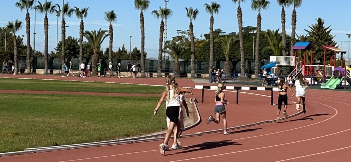 (Español) La Escuela Escandinava “Skandinaviska Skolan Costa Blanca”, vuelve a realizar su jornada de Atletismo en la Ciudad Deportiva de Torrevieja.