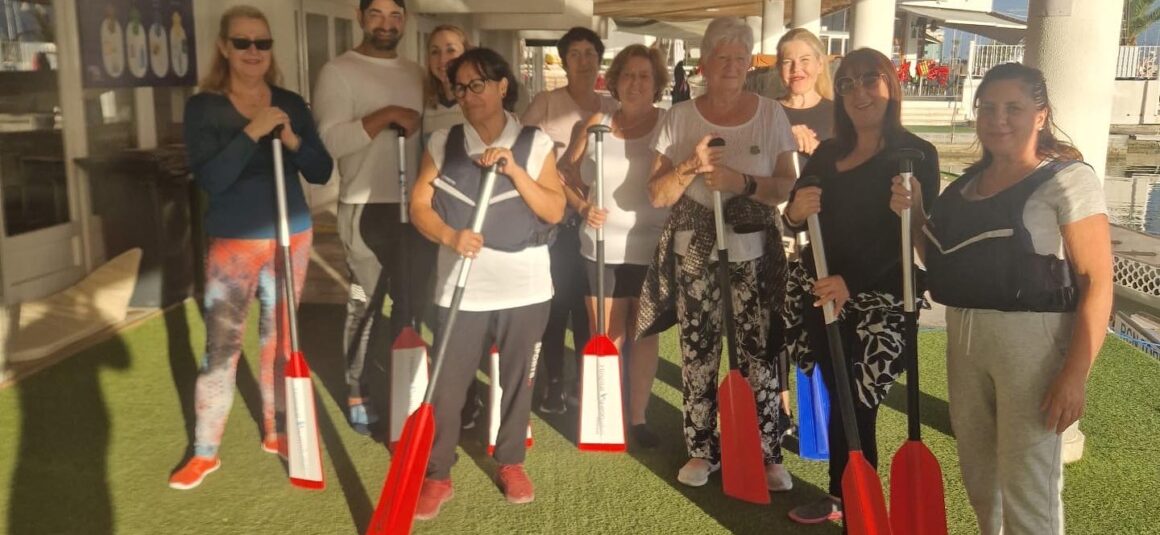(Español) ‍♀️EL REAL CLUB NAUTICO Y ASIMEPP FIRMAN UN CONVENIO PARA ENTRENAR EN DRAGON BOAT COMO TERAPIA PARA COMBATIR LA FIBROMIALGIA