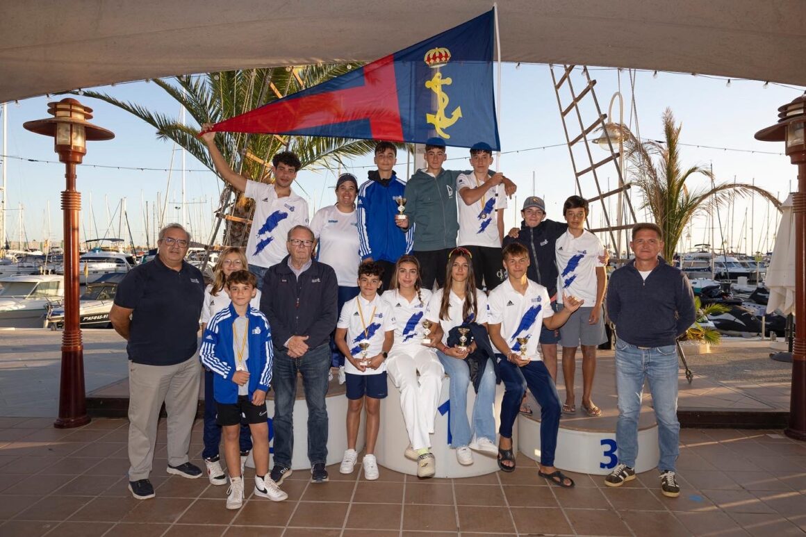 (Español) ‍♀️EL EQUIPO DE WINDSURF DEL RCN TORREVIEJA LOGRA CINCO OROS, UNA PLATA Y DOS BRONCES EN LA SEGUNDA PRUEBA AUTONÓMICA