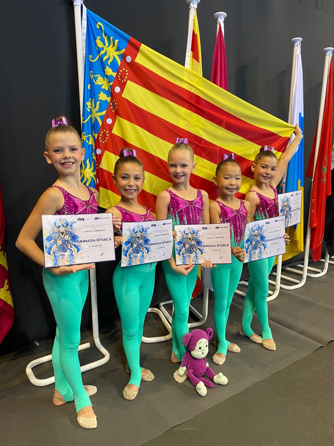 Las Benjamines del Club Gimnasia Rítmica de Torrevieja sextas de España con diploma Nacional