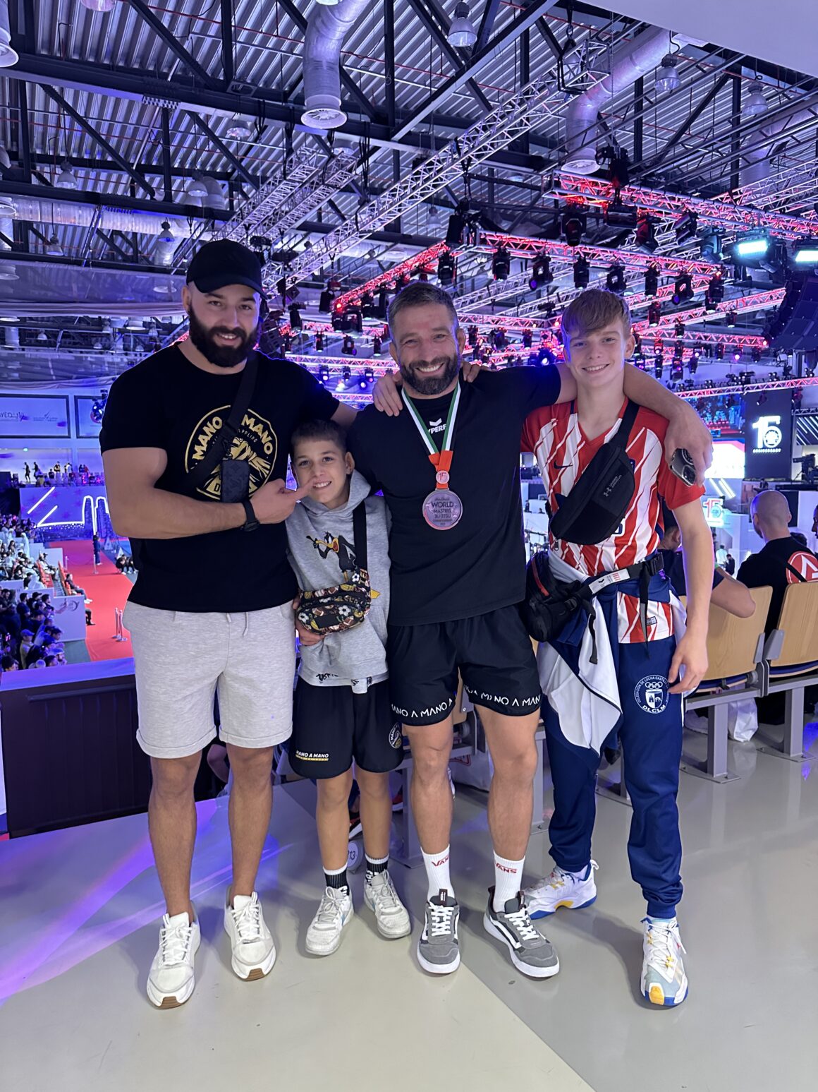 (Español) ARTEM SHEVCHUK y  YURY PASHKOVICH del club de lucha Mano a Mano consiguen medalla en el campeonato del mundo Abu Dhabi!!