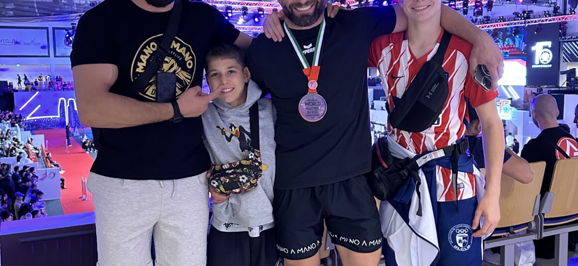 (Español) ARTEM SHEVCHUK y  YURY PASHKOVICH del club de lucha Mano a Mano consiguen medalla en el campeonato del mundo Abu Dhabi!!