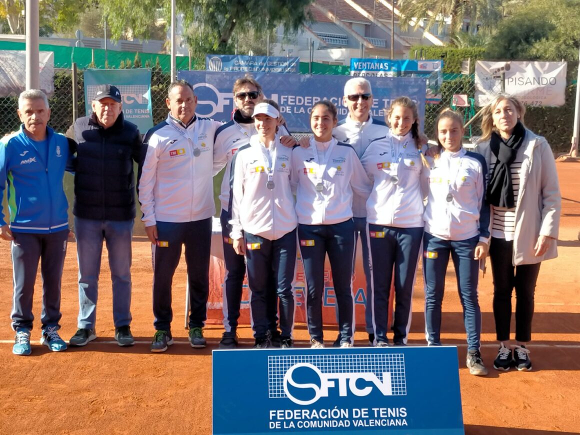 El equipo absoluto femenino de Club de tenis Torrevieja subcampeón de la comunidad valenciana